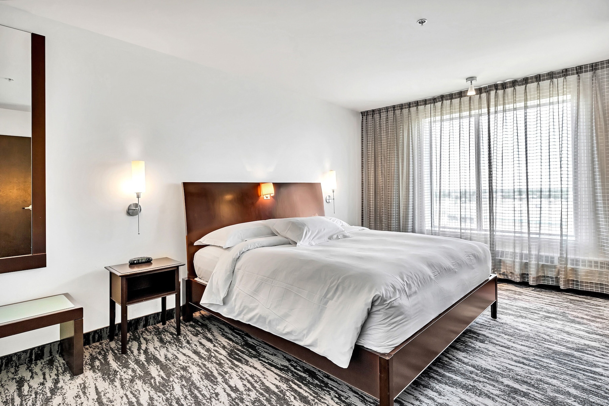 EXECUTIVE, SUITE