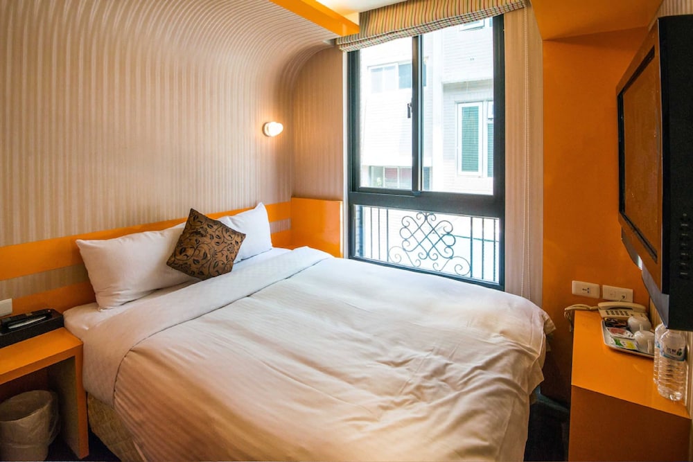 Lio Hotel Ximen 11/25
