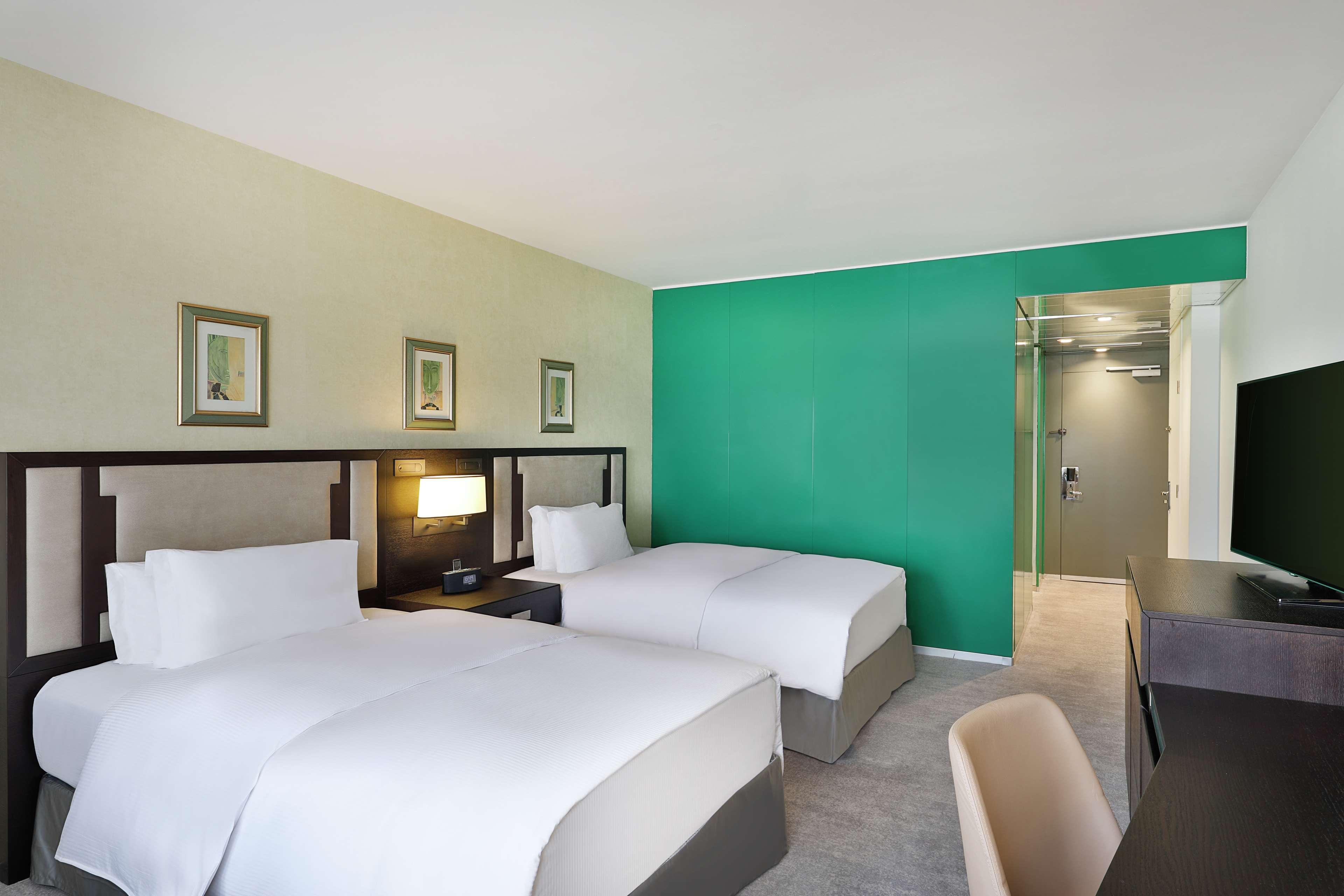 GUEST ROOM, 2 DOUBLE BEDS