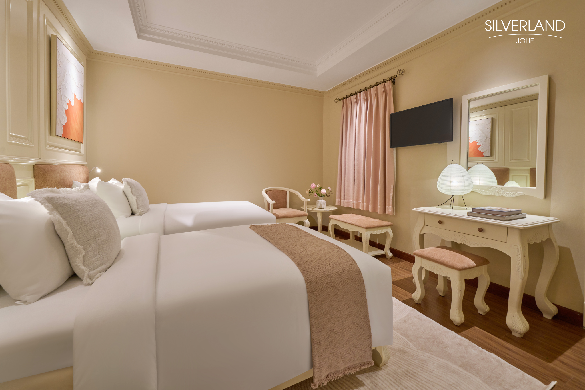 Deluxe, Double or Twin Bed