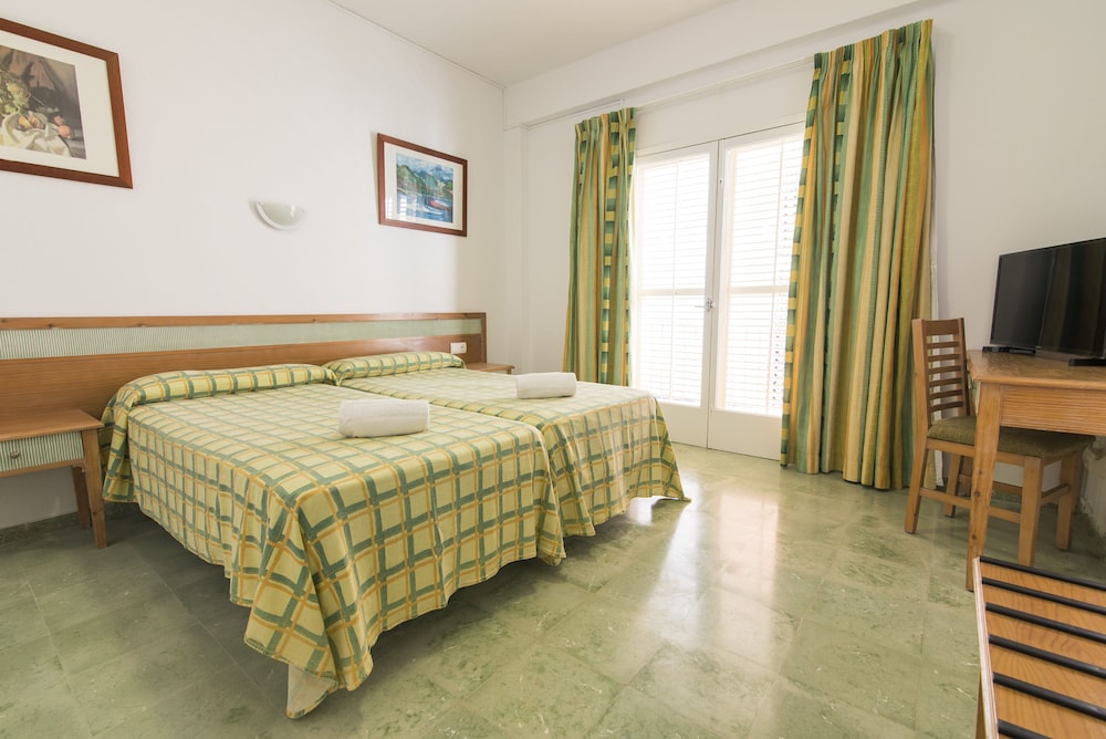 Azuline Hotel S Anfora and Fleming 12/35