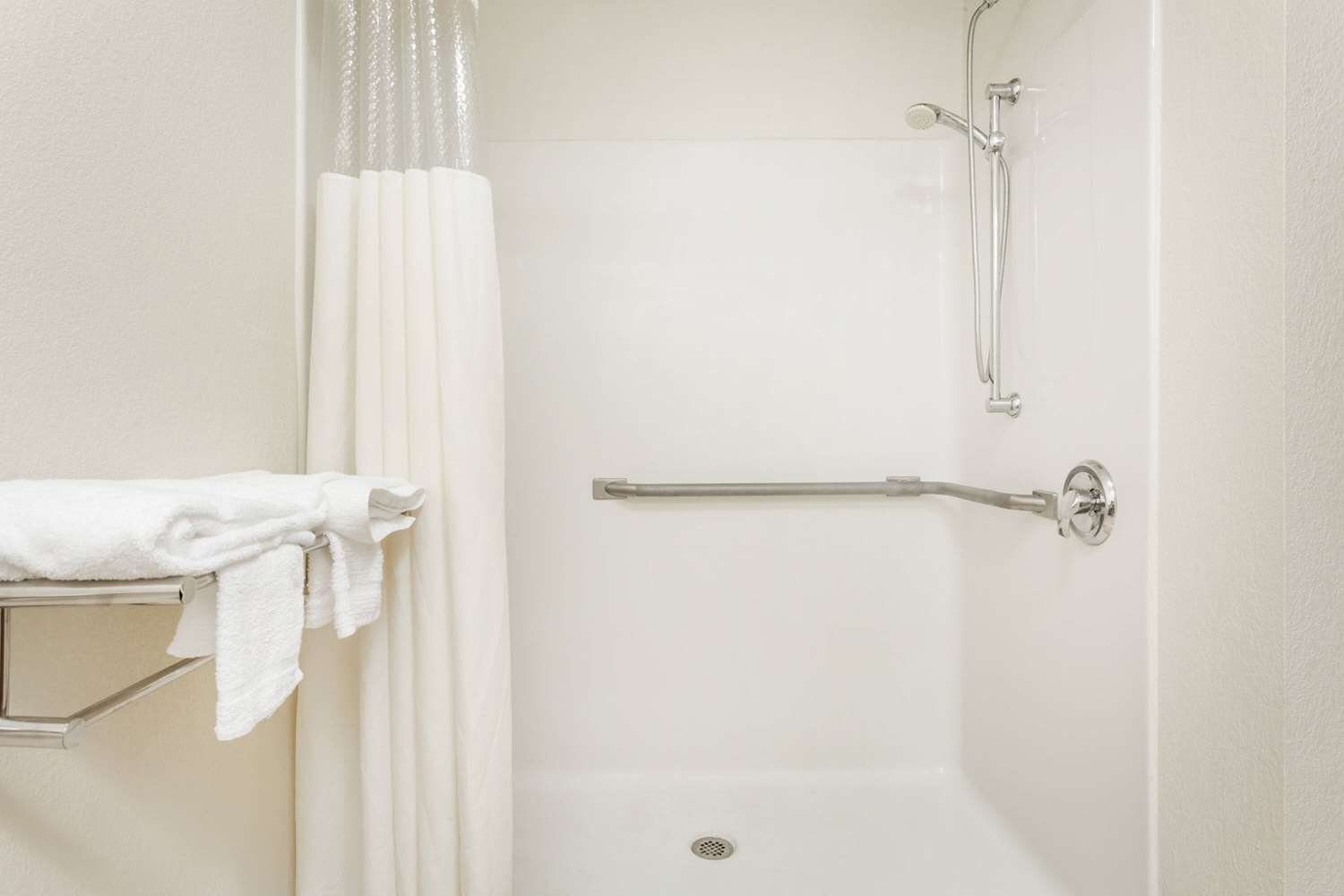 Baymont By Wyndham Columbia Fort Jackson 24/24