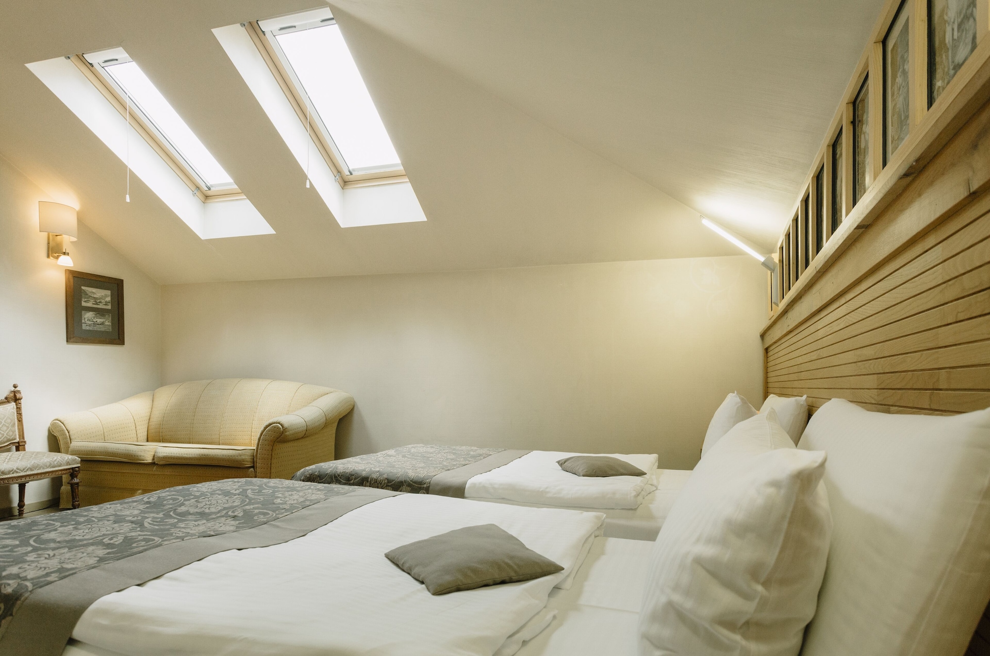 STANDARD, DOUBLE OR TWIN BED