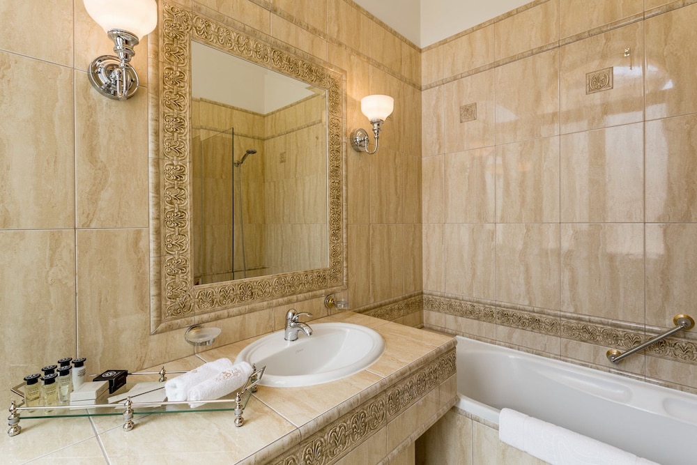 Suter Palace Boutique Hotel 65/69