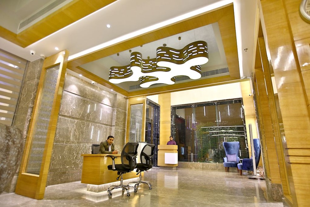 Regenta Central The Crystal 8/50