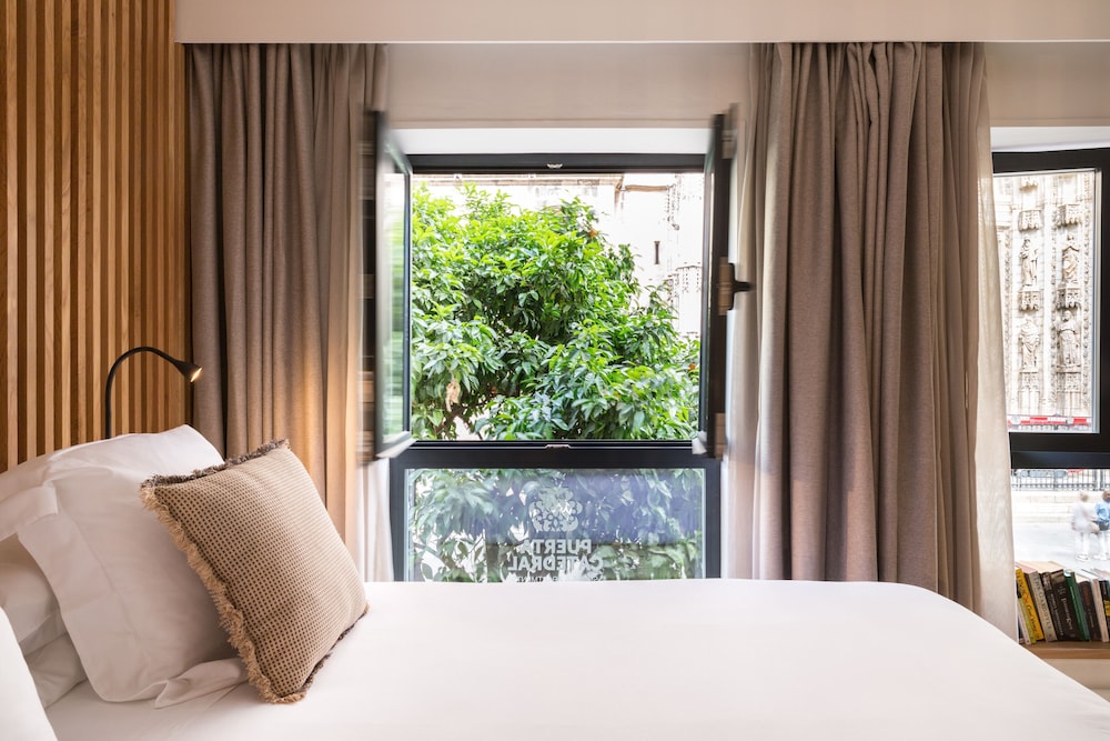 PUERTA CATEDRAL SUITES 17/50
