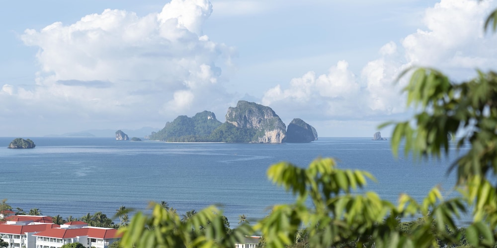 Avani Ao Nang Cliff Krabi Resort 71/75