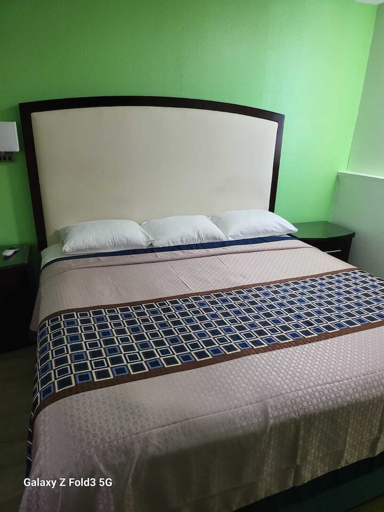 Value Inn &amp; Suites 15/22