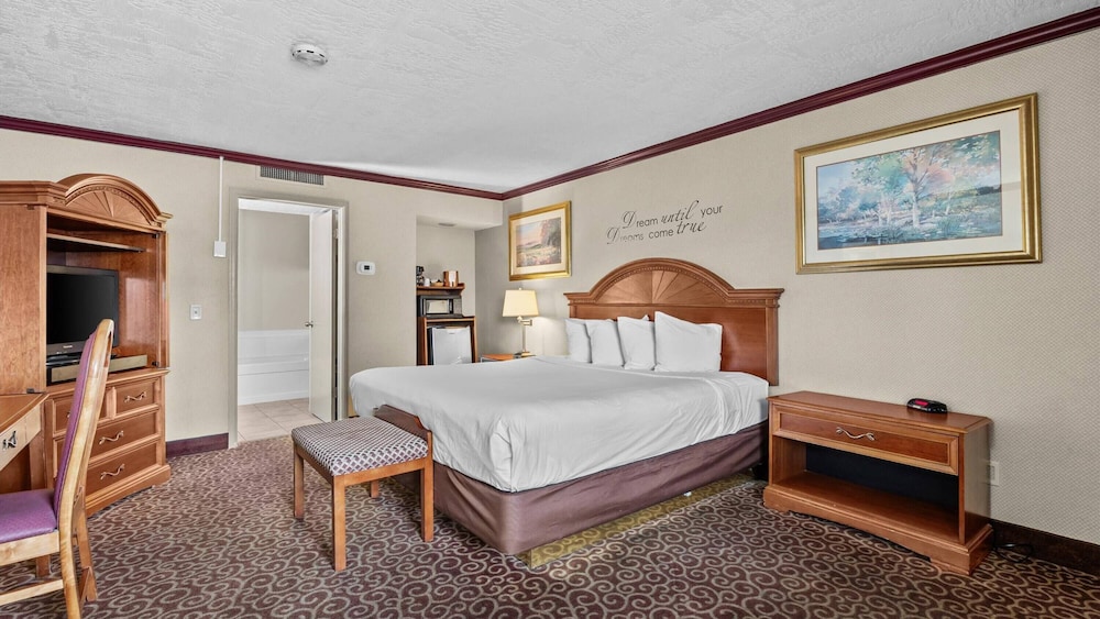 Red Arrow Inn & Suites, a Travelodge by Wyndham 5/22