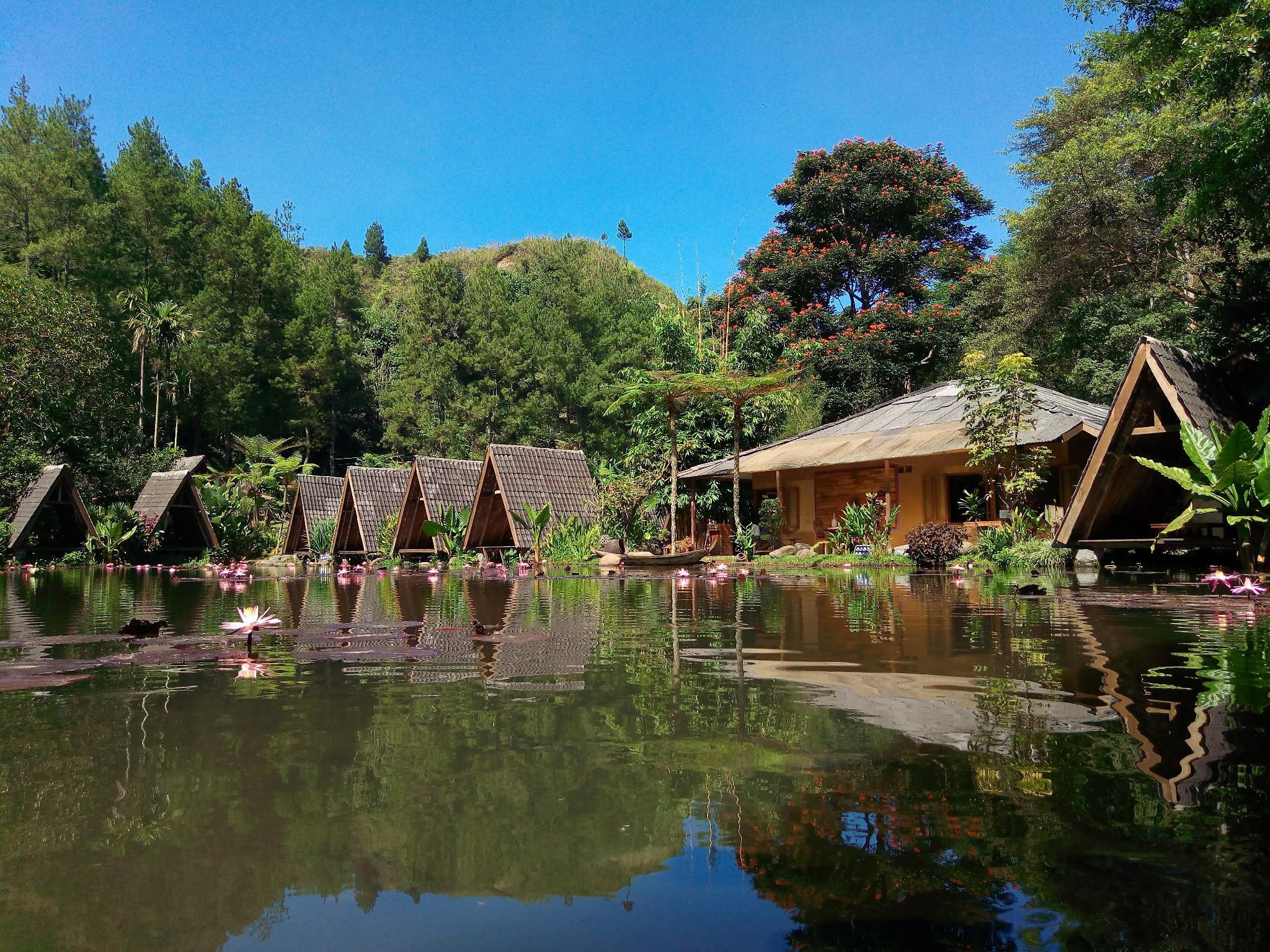 Imah Seniman Hotel 38/53