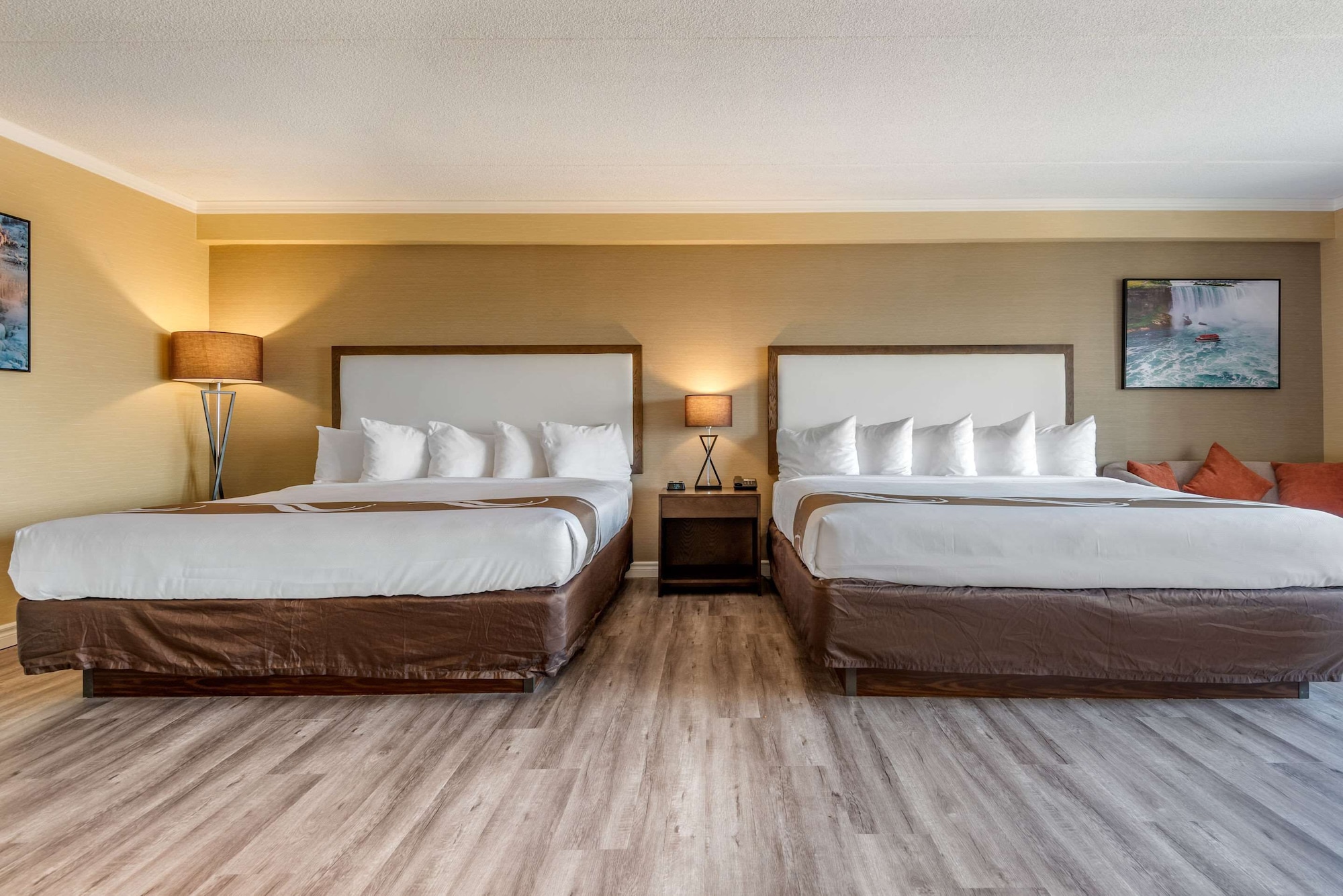 SUITE, MULTIPLE BEDS
