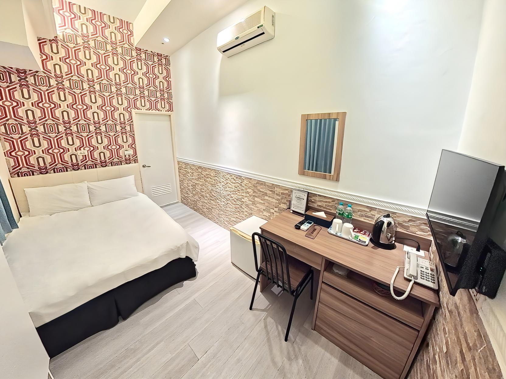 Budget, Double Bed, No Window