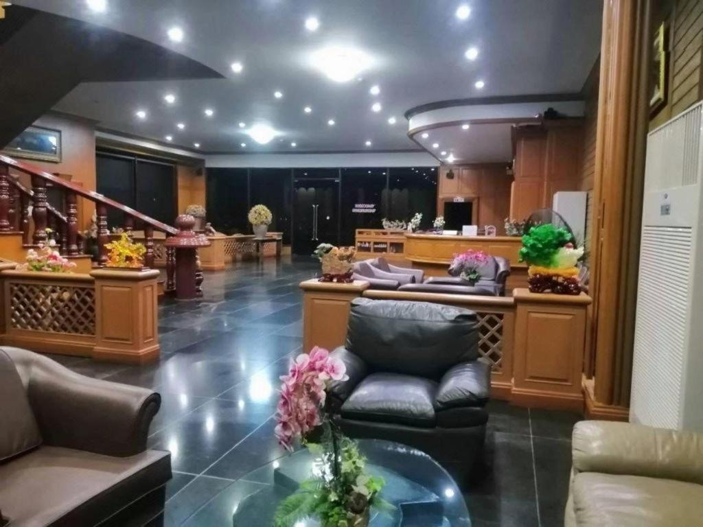 Pathumthani Place Hotel 10/34