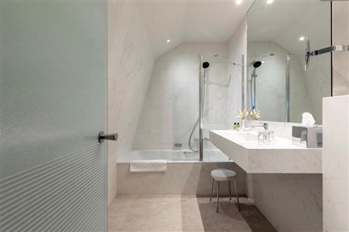 غرفة اقتصادية بسرير مزدوج
