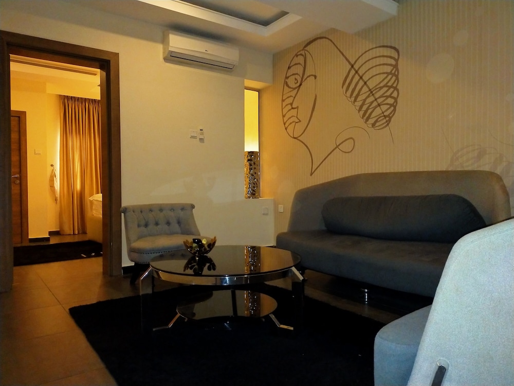 Iris Hotel 37/50