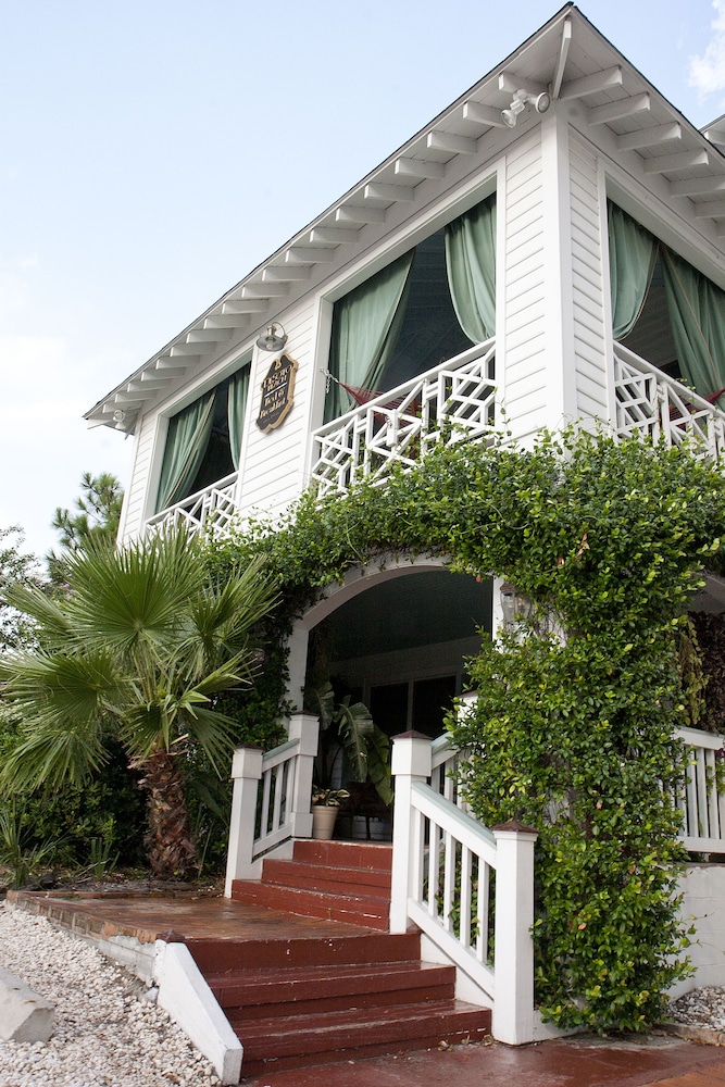 DeSoto Beach Bed & Breakfast 30/40