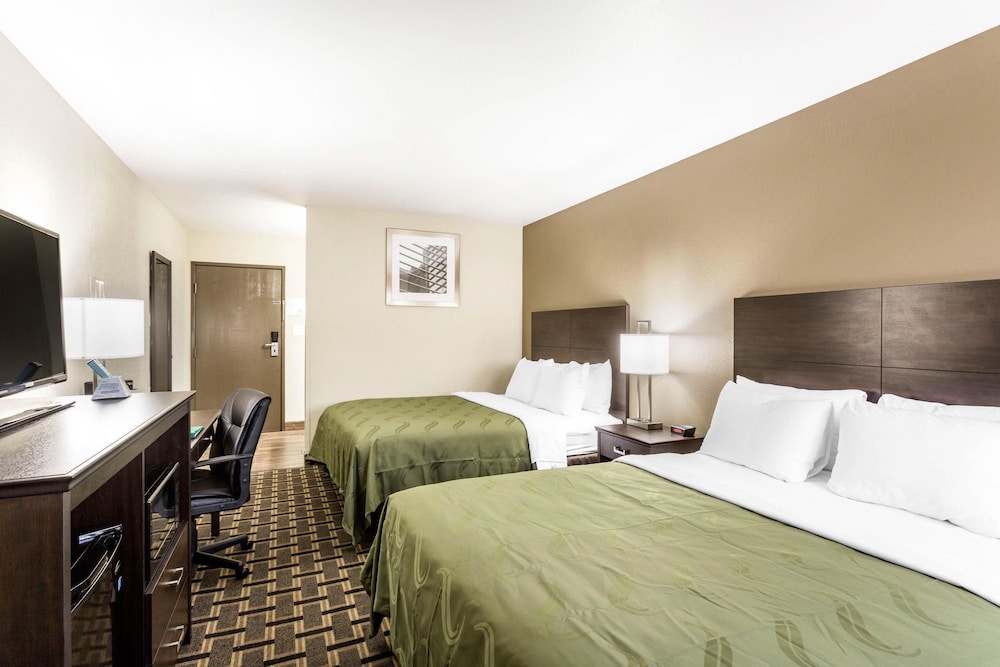 STANDARD, 2 QUEEN BEDS