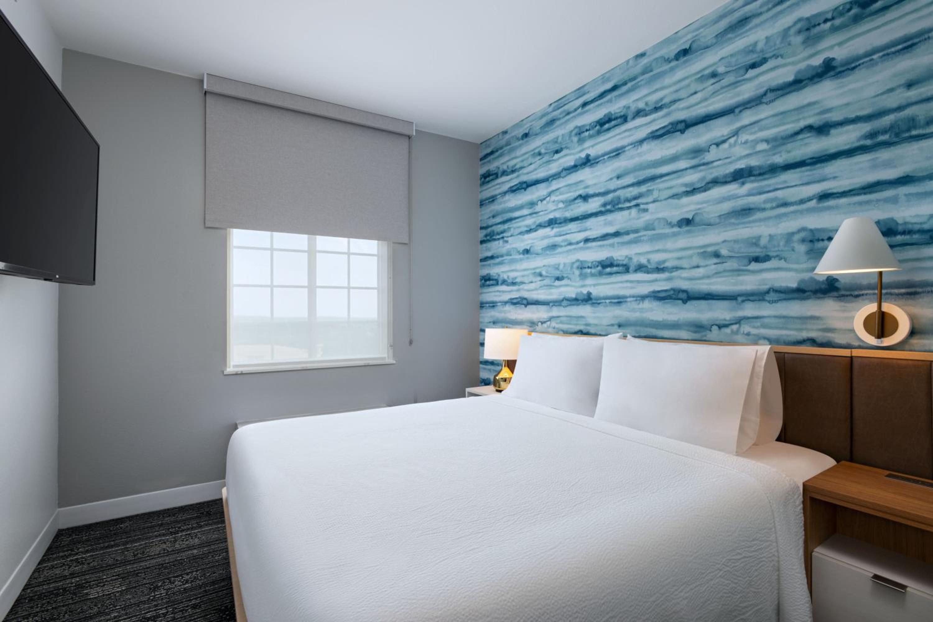 1 Bedroom, Suite, King Bed, Inland View, Sofa