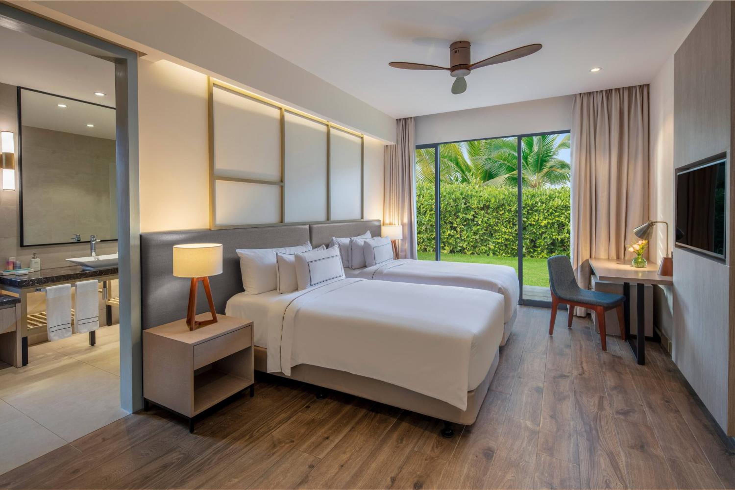 3 Bedrooms, Pool, the Level, Villa, Twin Beds, 2 King Beds, Beach Front, Lounge Access