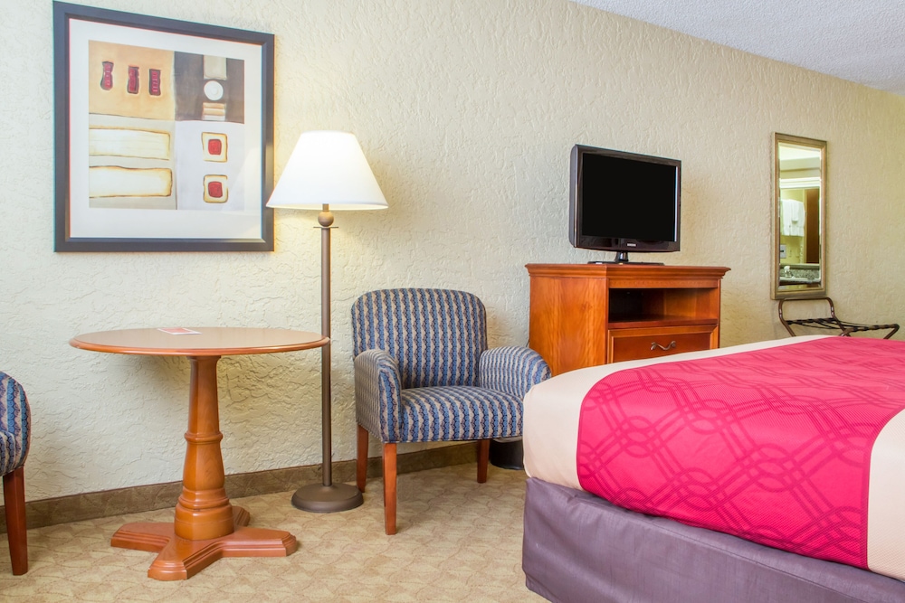 Econo Lodge Broken Arrow 29/59