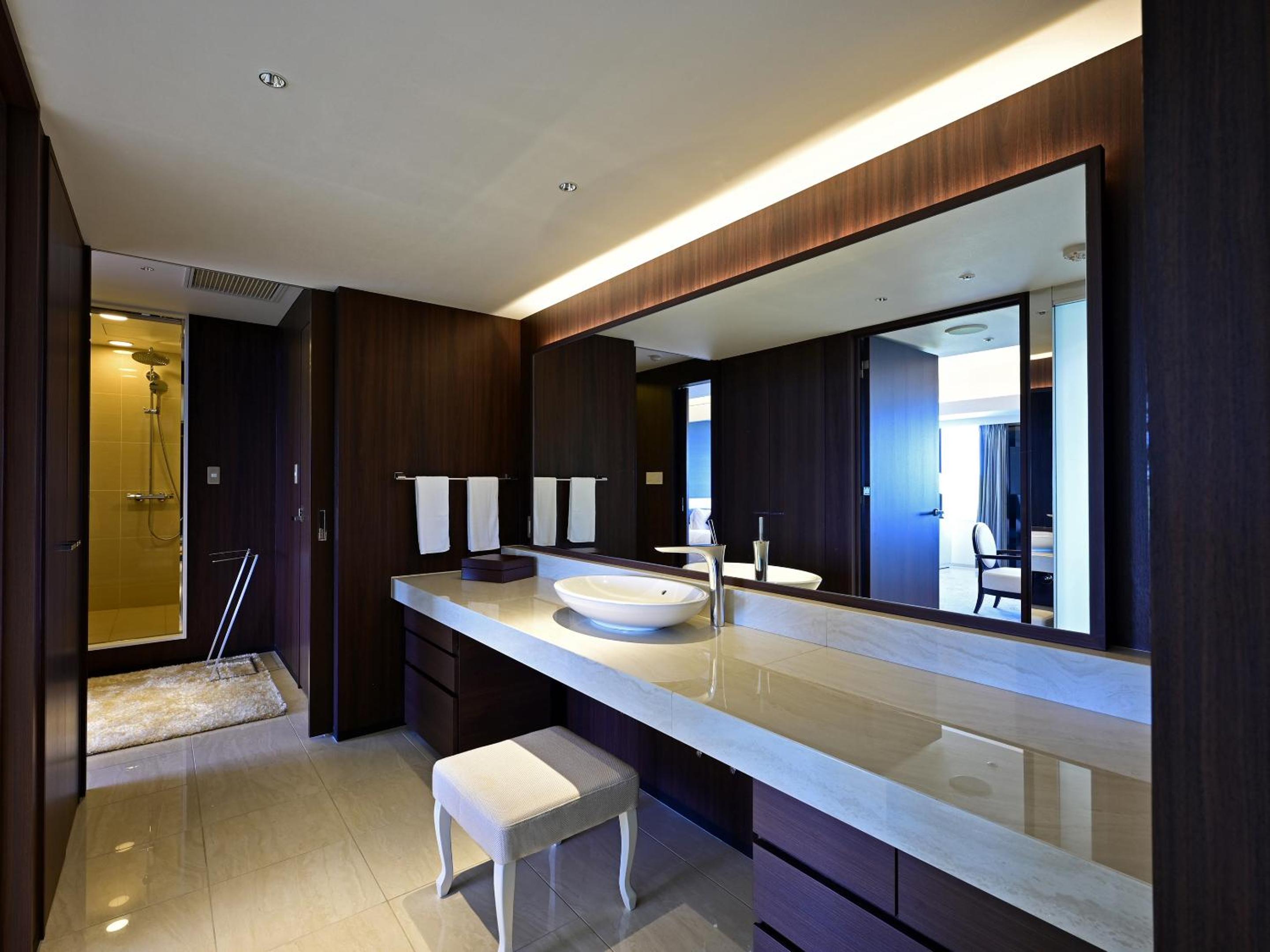 Junior Suite, Privilege, King Bed, Ocean or Sea View