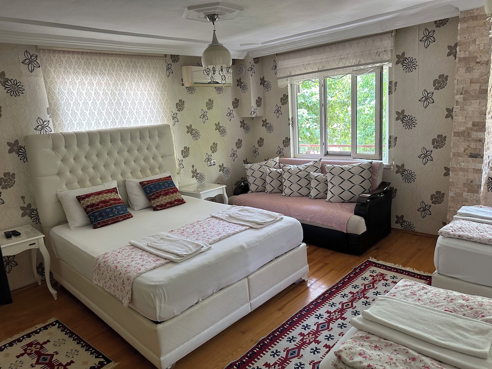 FAMILY, KING BED