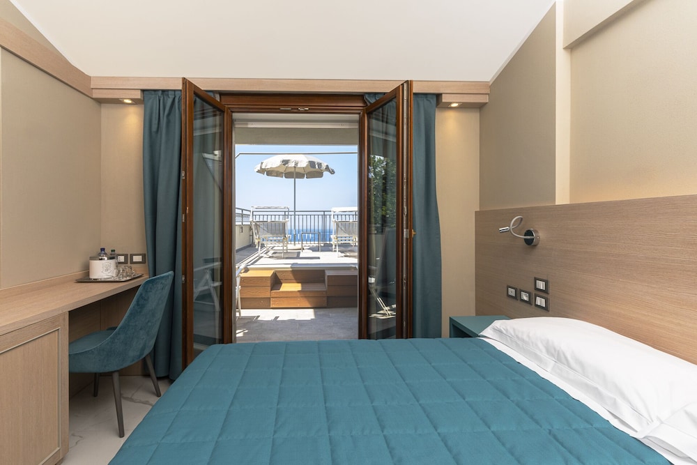 Hotel Porto Roca 3/38