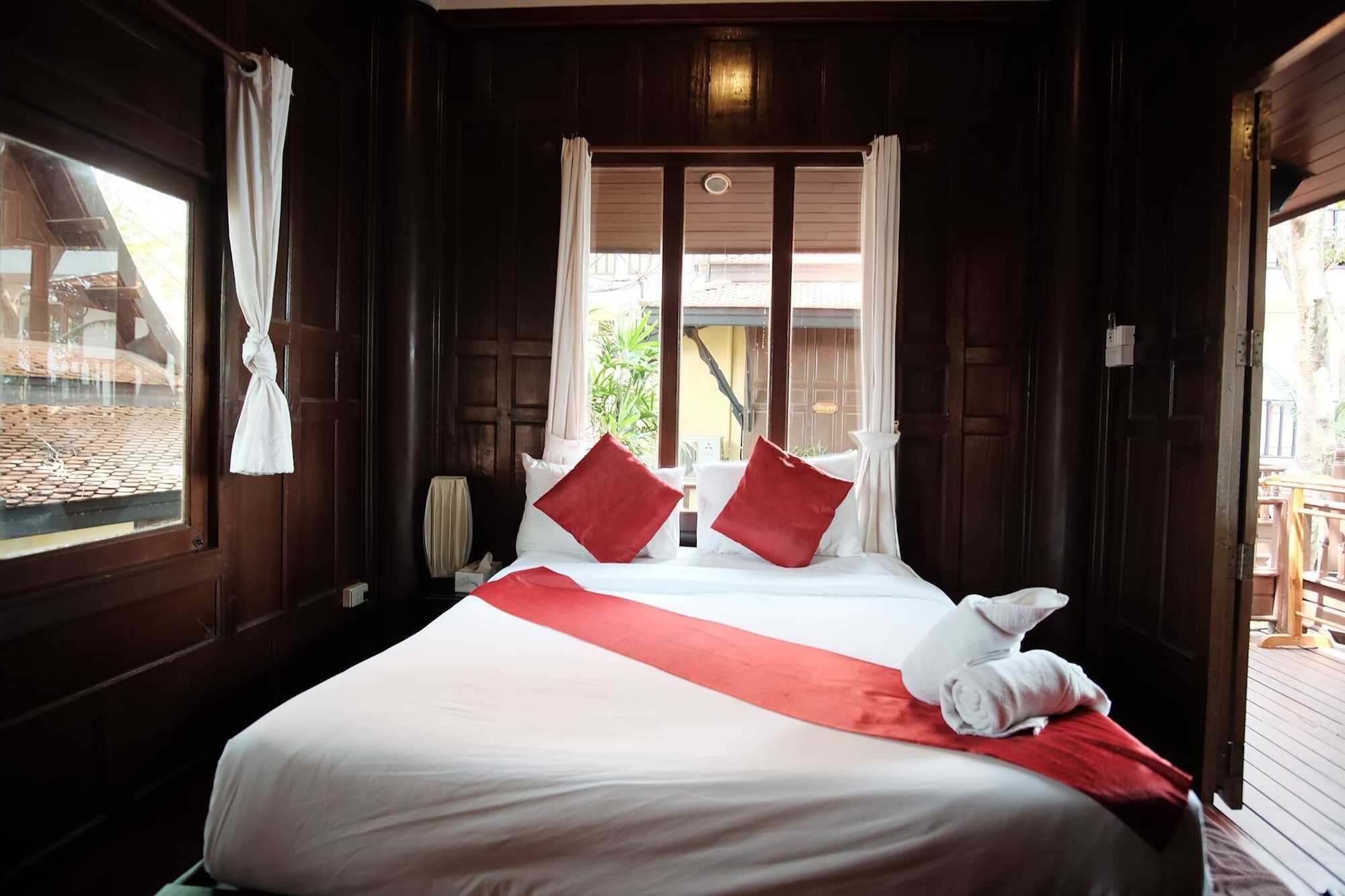 كوخ بسرير كوين، Vimarn Samed Resort 3/8