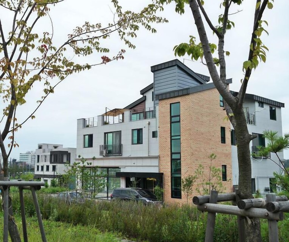 Mr. Kim Guesthouse 2/27