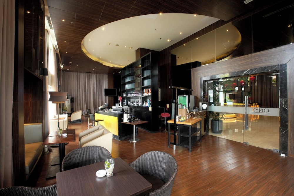 Aston Jambi Hotel & Conference Center 90/105
