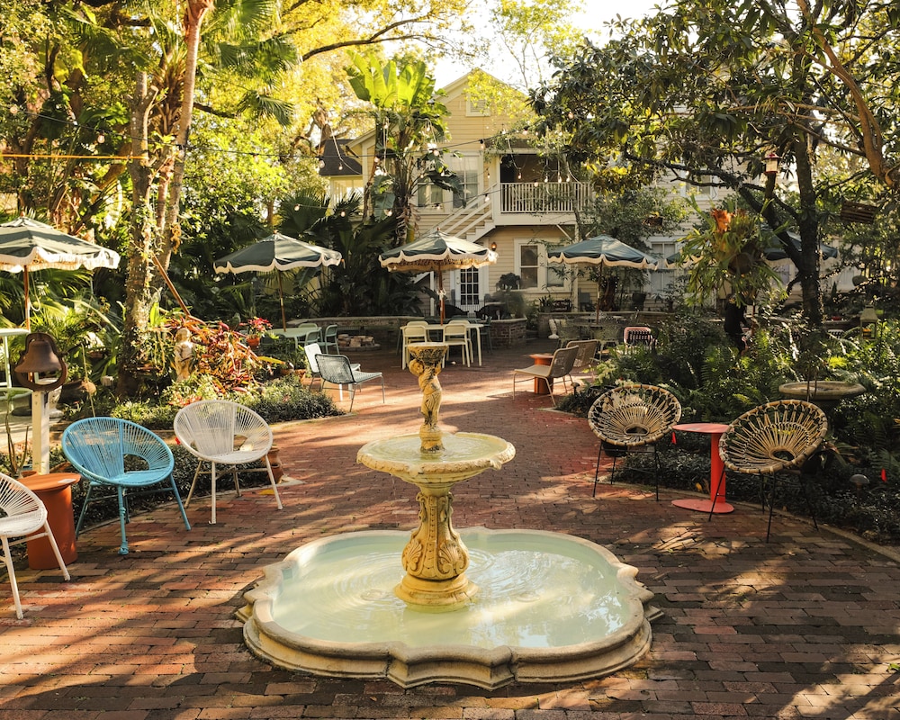 Courtyard at Lake Lucerne 69/78