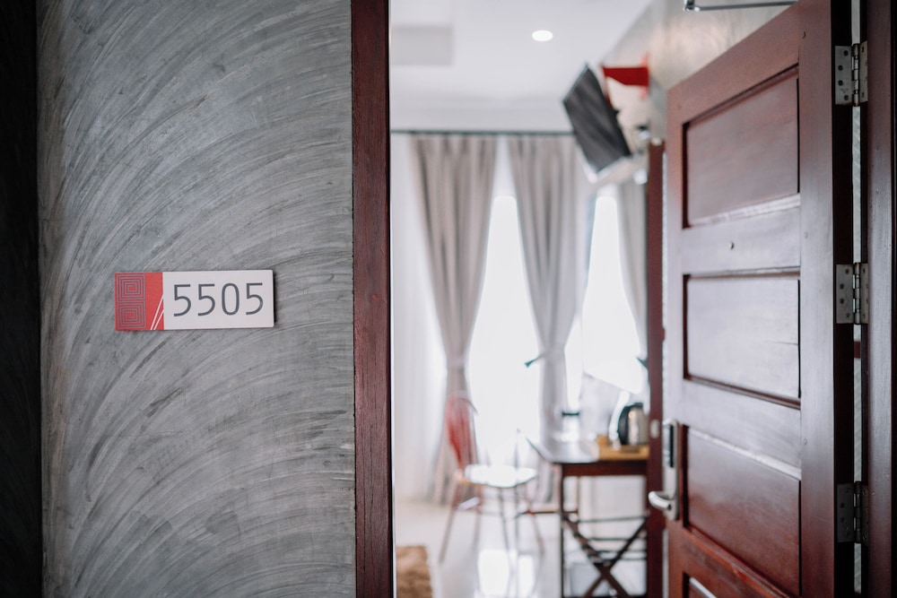 S2 Modern Boutique Hotel 50/50