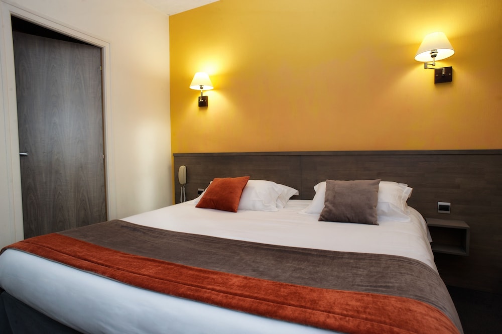 Brit Hotel Le Surcouf 7/42