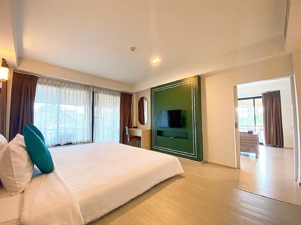 Bangsaen Heritage Hotel 12/50