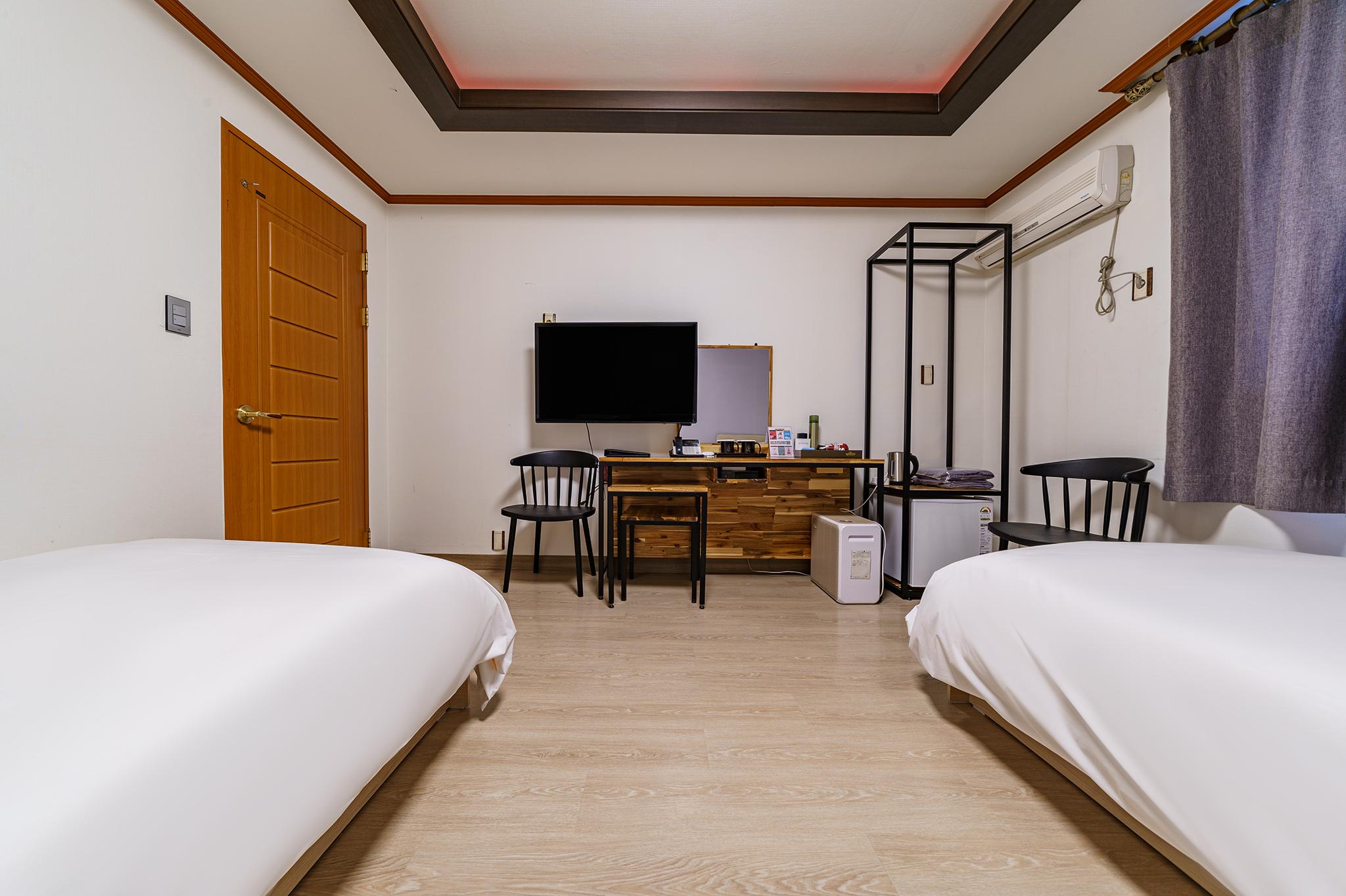 Economy, Twin Beds