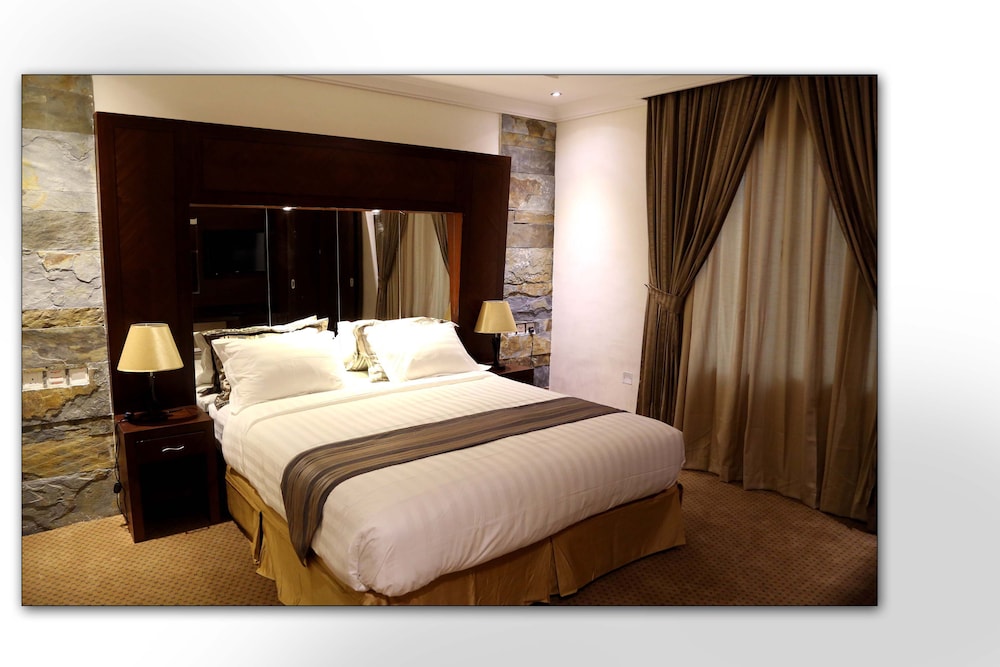1 Bedroom, Junior, Apartment, King Bed