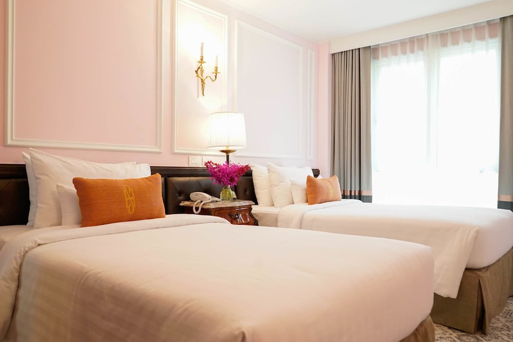 Sara's Hotel 3/27
