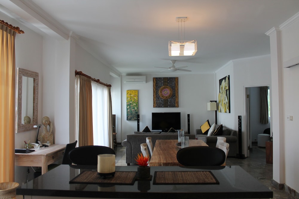 BALI COURT HOTEL AND APARTMENT 21/39