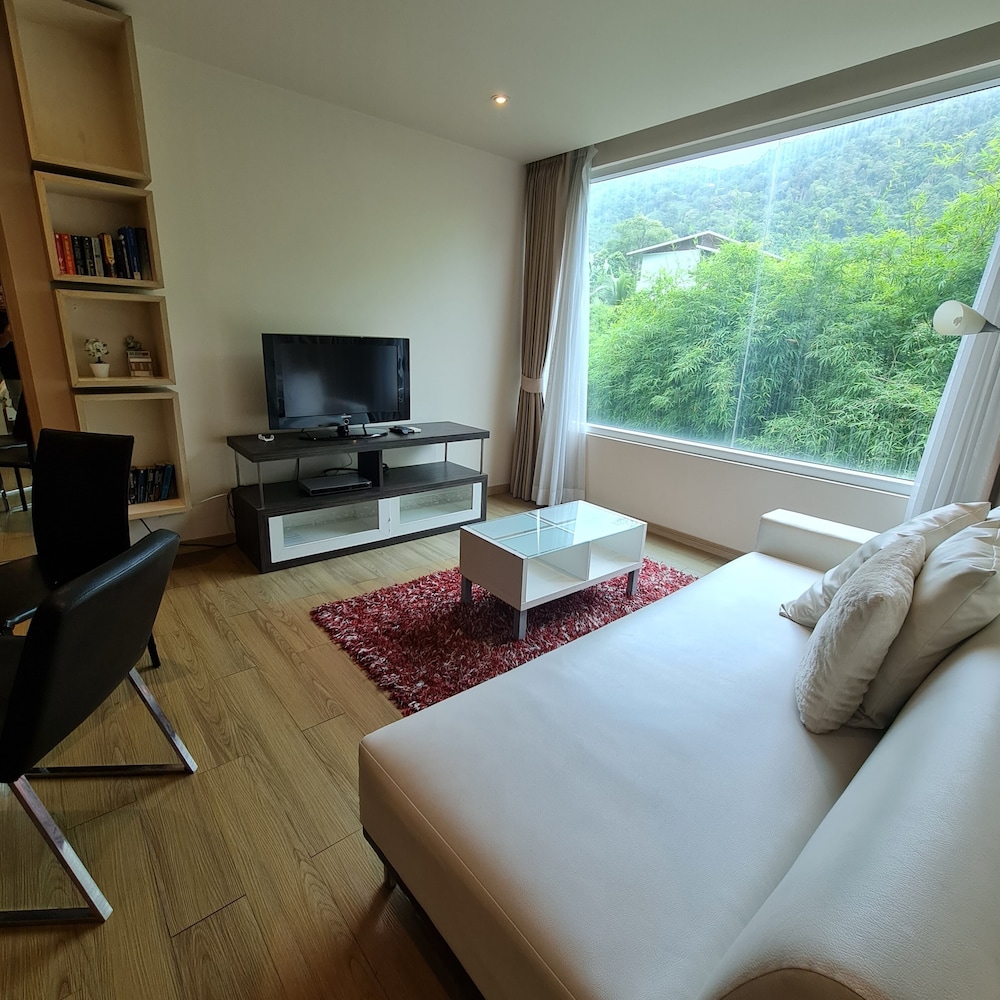 THE BAYCLIFF RESIDENCES 19/50