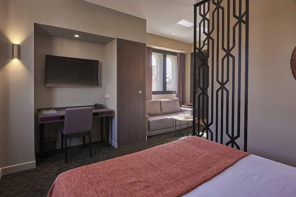 M Suite Hotel 16/50