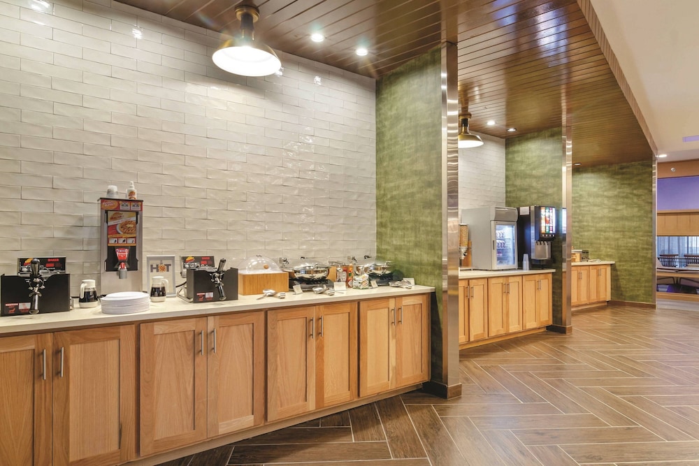 Fairfield Inn & Suites By Marriott Kansas City Shawnee 5/22