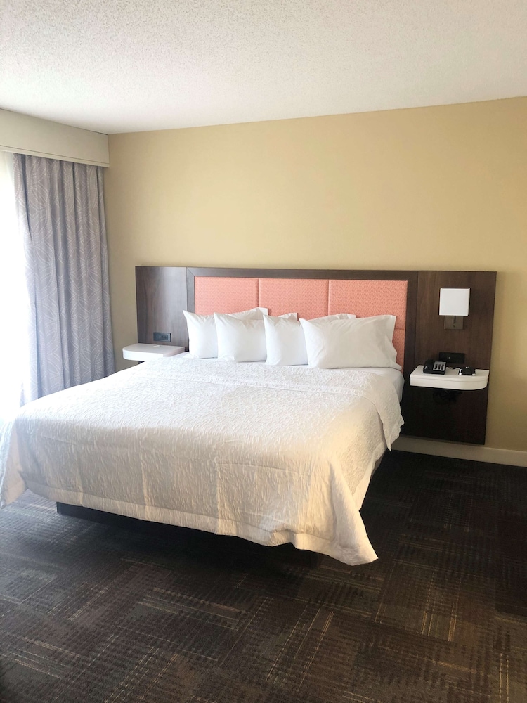 Hampton Inn And Suites Norfolk Airport 10/46