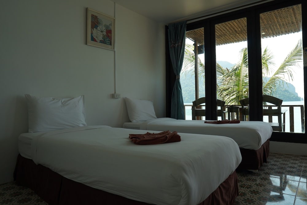 Phi Phi Cozy Seafront Resort 14/67