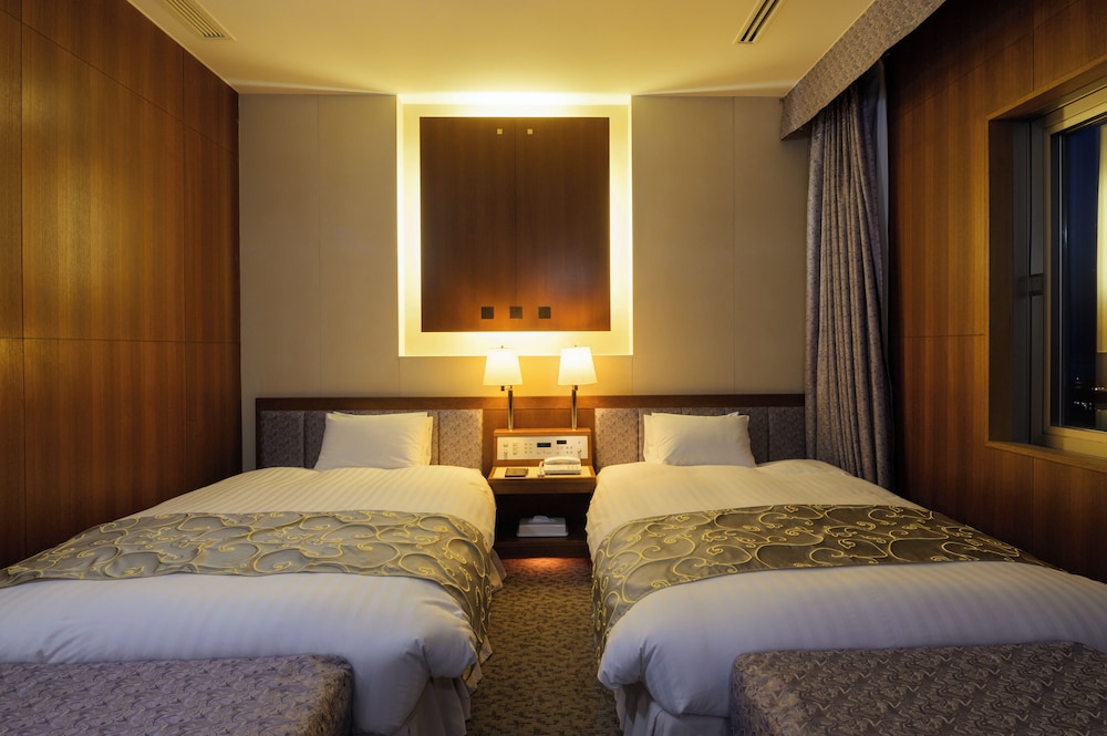 DELUXE, SUITE