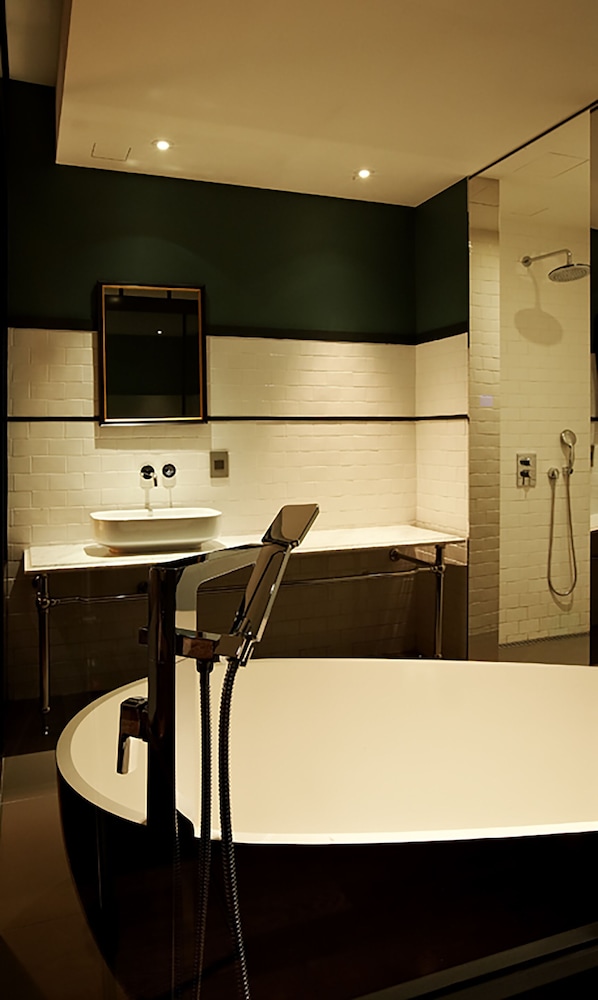 Lee Design Hotel 57/74