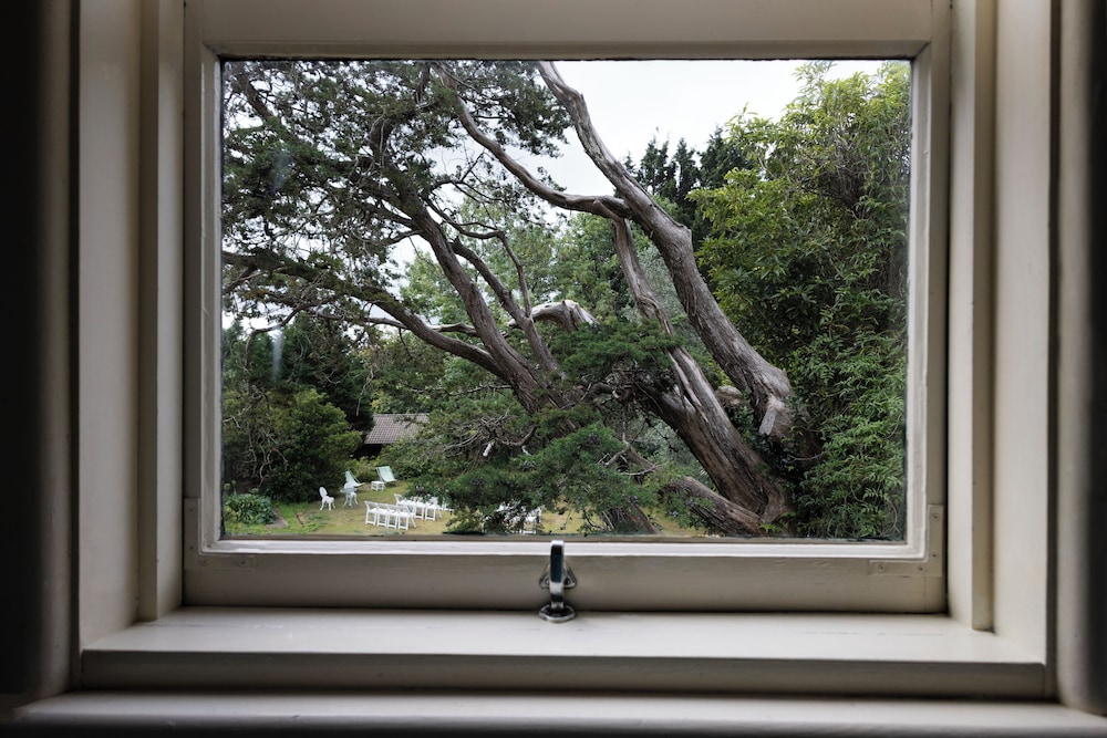 LEURA HOUSE 40/65