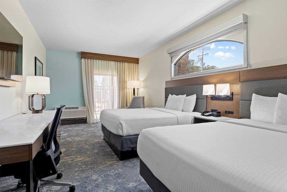 La Quinta Inn & Suites by Wyndham Santa Cruz 18/47