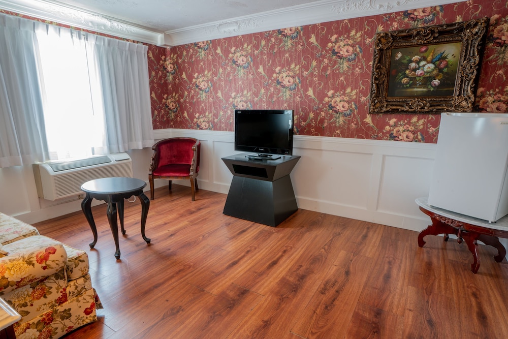 Hyannis Plaza Hotel 47/63