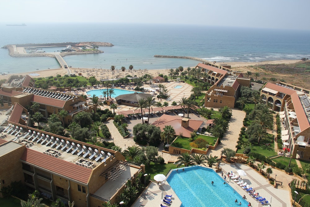 GOLDEN TULIP JIYEH MARINA RESORT 48/50