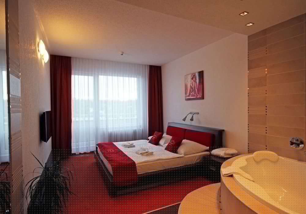 Avanti Hotel 27/72